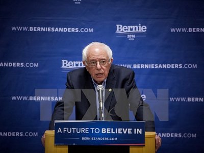  Ông Bernie Sanders phát biểu trong một cuộc họp báo sau chiến dịch vận động tranh cử ở thành phố New York, Mỹ. (Nguồn: AFP/TTXVN)