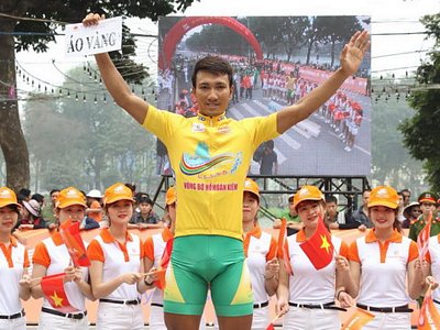 Tay đua Nguyễn Thành Tâm về nhất chặng 1.Ảnh: T.Đ.A