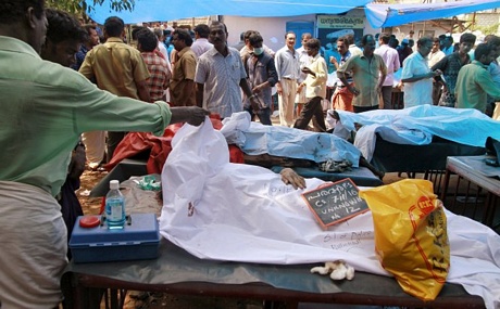 Hơn 100 người đã thiệt mạng trong vụ nổ tại đền thờ ở Kerala - Ảnh: Reuters