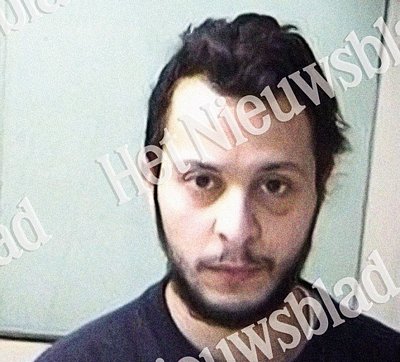 Salah Abdeslam trông già hơn nhiều so với những tấm ảnh trên lệnh truy nữ (Nguồn: DM)