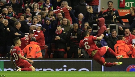 Lovren ăn mừng bàn thắng để đời