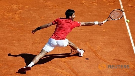 Djokovic khởi đầu không mấy suôn sẻ ở mùa giải sân đất nện năm nay (Ảnh: Reuters)