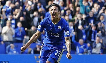 Leonardo Ulloa gỡ hòa 2-2 đầy kịch tính cho Leicester City. (Nguồn: Reuters)
