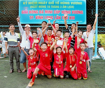  Đội Trường TH Trần Quốc Toản đăng quang ngôi vô địch.