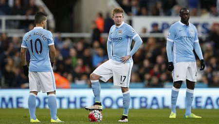 Nỗi thất vọng của các cầu thủ M.C sau khi bị Newcastle gỡ hòa. Ảnh: Reuters