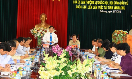  Đoàn công tác của Ủy ban Thường vụ Quốc hội đến kiểm tra công tác bầu cử tại tỉnh. 