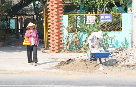 Mỗi người, mỗi việc để mưu sinh