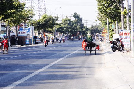 Trên địa bàn TP Vĩnh Long, xe lôi đạp tái hoạt động.