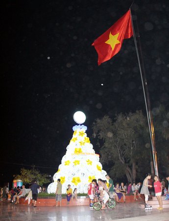 Nhờ được đầu tư, chăm sóc, đô thị Vĩnh Long ngày càng sáng- xanh- sạch hơn.