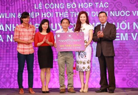  Ánh Viên tại lễ ra mắt Quỹ chống đuối nước và xóa mù bơi Ảnh: P.V