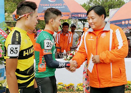 Nỗ lực của Nguyễn Minh Luận (Vĩnh Long) giúp anh chiếm được giải thưởng dọc đường đầu tiên. Ảnh: DƯ HẢI