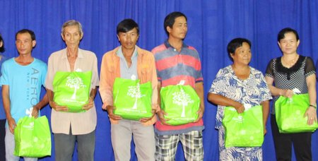 Quà tặng các gia đình nhân dịp lễ