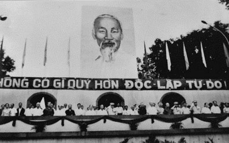 Mít tinh mừng chiến thắng tại quảng trường Dinh độc lập ngày 1/5/1975.