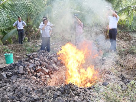 Cùng ngày, đoàn đã tiến hành tiêu hủy 3 con heo nhiễm hàm lượng chất cấm vượt mức cho phép.