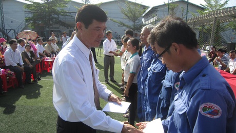 Tháng Công nhân hàng năm, Liên đoàn lao động tỉnh đều hỗ trợ cho công nhân có hoàn cảnh khó khăn.