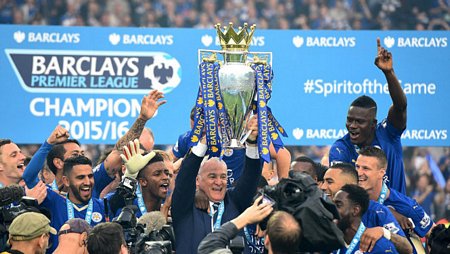 HLV Claudio Ranieri và chức vô địch đầu tiên trong sự nghiệp. Ảnh: Getty Images