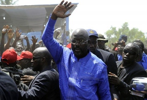 George Oppong Weah (giữa) tranh cử Tổng thống lần 2