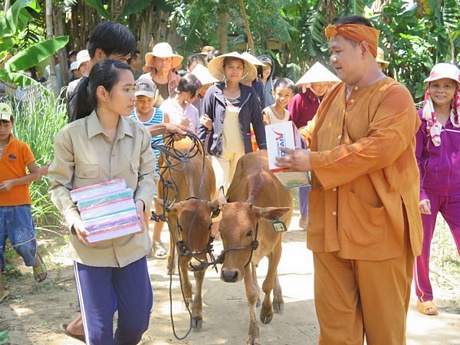 Minh Béo làm MC chương trình Lục lạc vàng.