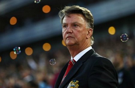 Van Gaal thất vọng sau trận thua hôm 10/5. Ảnh: Reuters.