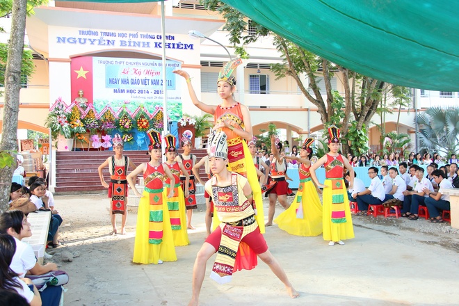 Sinh hoạt truyền thống, sân khấu hóa giúp học sinh dễ tiếp thu và thêm yêu môn Lịch sử.