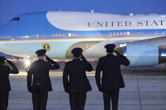 Chuyên cơ Air Force One tại căn cứ Andrews. (Ảnh: Military)