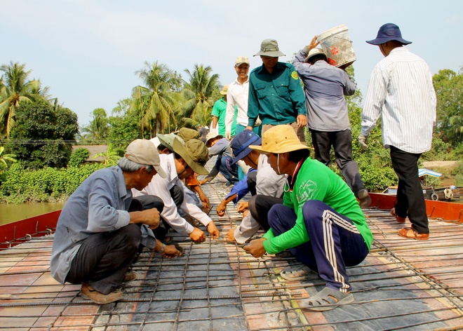 Gần 15 năm thành lập, Tổ xây cầu từ thiện do ông Hồ Văn Chính (ngụ Quận Ô Môn, TP. Cần Thơ) xây dựng được 282 cây cầu ở nhiều tỉnh, thành thuộc ĐBSCL, góp phần tạo điều kiện cho bà con những vùng nông thôn sâu đi lại thuận lợi, đặc biệt là các em học sinh được đến trường dễ dàng hơn.