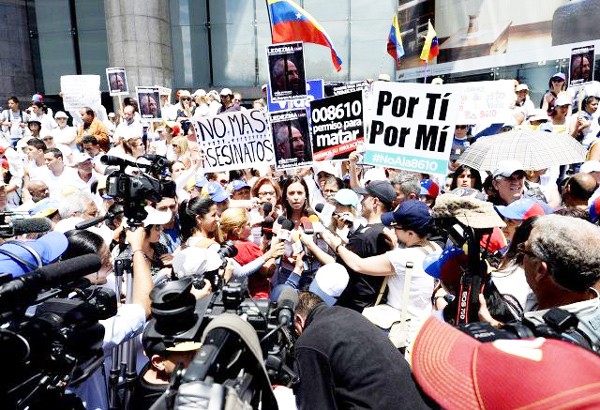 Tổng thống Venezuela ban bố tình trạng khẩn cấp trong tình hình đất nước bất ổn