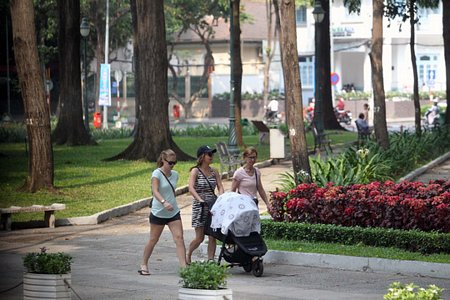 Công viên 30 tháng 4, nơi bình yên cho người dân thành phố và du khách. Ảnh: HOÀNG TRIỂU