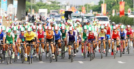 Các tay đua rời TP Cần Thơ, tranh tài chặng 7.