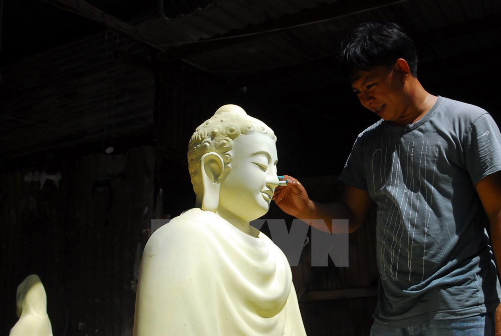 Sản phẩm tượng của làng nghề còn xuất đi nhiều nước trên thế giới, nhất là những nơi có cộng đồng người Việt đang sinh sống nhiều như Mỹ, Canada.