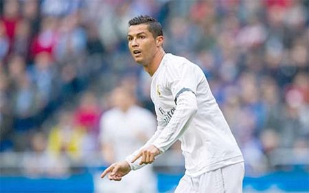 Ronaldo dính chấn thương bàn chân ở trận đấu với Deportivo (Ảnh: Getty).