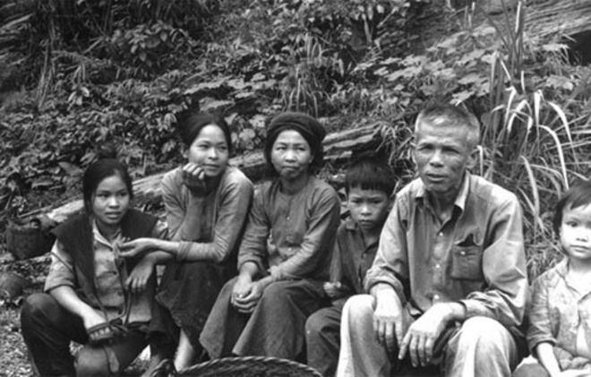 Người làng quê Việt Nam (1983-1984).