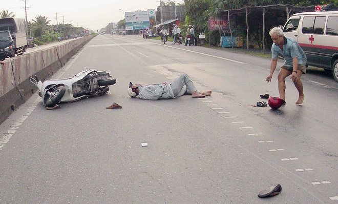 Tai nạn giao thông luôn rình rập khi tham gia giao thông. Ảnh Dương Thu