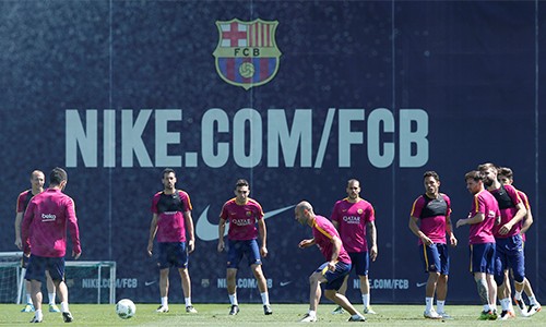 Bản hợp đồng bộn tiền với Nike giúp Barca giảm bớt gánh nặng về tài chính, khi phải duy trì quỹ lương khủng đồng thời với việc xúc tiến cải tạo sân Nou Camp. Ảnh: Reuters.