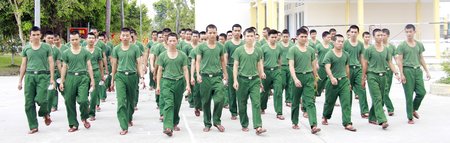 Thông qua việc giáo dục chính trị góp phần xây dựng nề nếp và tác phong quân nhân.