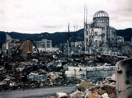 Khu vực Hiroshima sau vụ thả bom nguyên tử của Mỹ năm 1945. (ảnh: Reuters).