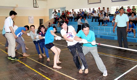Thi đấu môn bóng đá 5 người, đội Đài Phát thanh- Truyền hình Vĩnh Long được đánh giá cao tại các kỳ tranh tài tại hội thao.