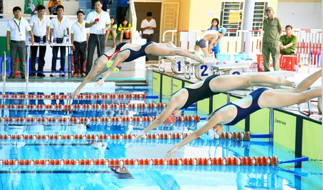 Võ Thị Ngọc Dung (12- 13 tuổi) xuất phát ô số 3 đã giành HCĐ.