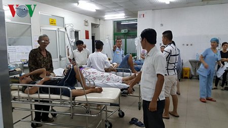 18 nhận nhân chìm tàu được cứu vớt được chuyển đến Bệnh viện Đa khoa Đà Nẵng điều trị