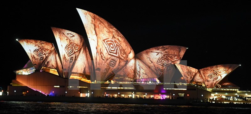 Nhà hát Opera Sydney lung linh sắc màu trong lễ hội. (Nguồn: THX/TTXVN)