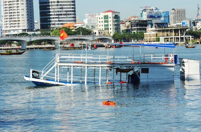 Tàu Thảo Vân 2 lật chìm trên sông Hàn khi đang chở 56 người, gấp đôi tải trọng cho phép