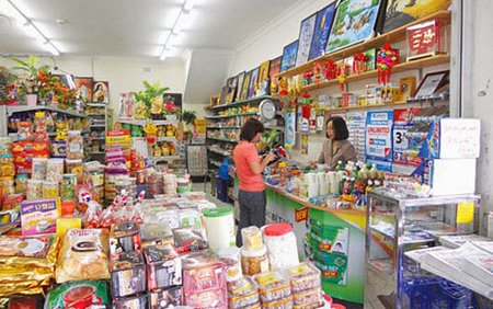 Việc bày bán hàng hóa trong các siêu thị bán lẻ cũng chưa thực sự tốt. (Ảnh minh họa: KT)