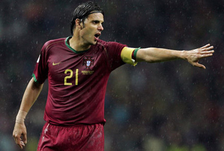   8. Nuno Gomes (Bồ Đào Nha, 6 bàn) - EURO 2000, 2004, 2008.