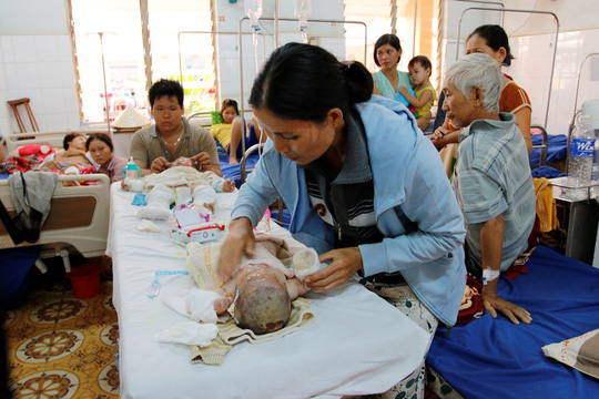 Hai cháu bé vẫn đang trong tình trạng nguy kịch