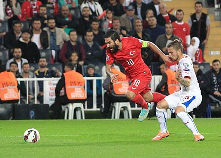 Croatia có Modric thì Thổ Nhĩ Kỳ có Arda Turan. (Ảnh: Getty)