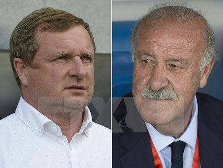 Huấn luyện viên Pavel Vrba (trái) của tuyển Séc và Vicente del Bosque của Tây Ban Nha. (Nguồn: AFP/TTXVN)