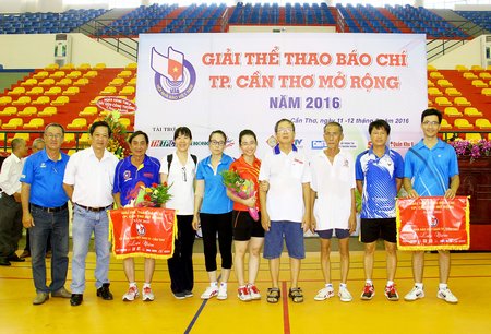 Đoàn VĐV Hội Nhà báo Vĩnh Long tại Giải thể thao Báo chí TP Cần Thơ mở rộng lần thứ 15- 2016.