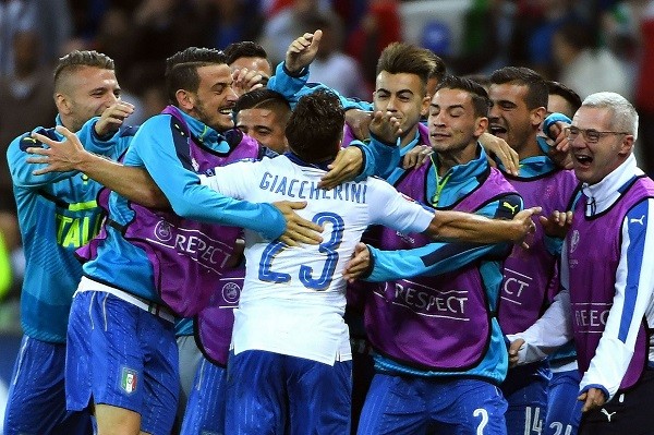 Rất có thể trong lúc ăn mừng bàn thắng của Giaccherini thì HLV Conte đã va chạm mạnh với một cầu thủ