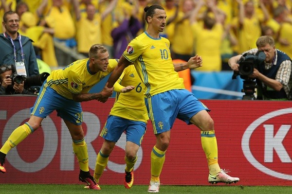 Ibrahimovic là điểm tựa cho các cầu thủ Thụy Điển