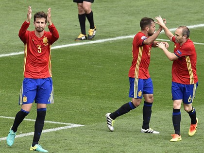 Iniesta đã kiến tạo cho Pique ghi bàn